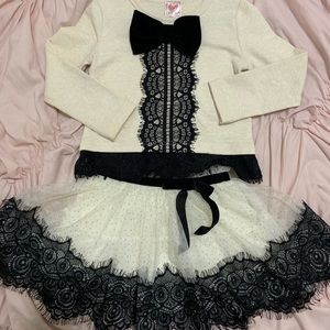 ⛔️sold!!!!! Sold⛔️ cute 2 piece skirt and top set.